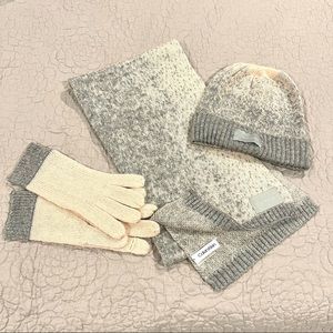 Calvin Klein women’s hat/ scarf/ gloves winter set. New Never Worn.